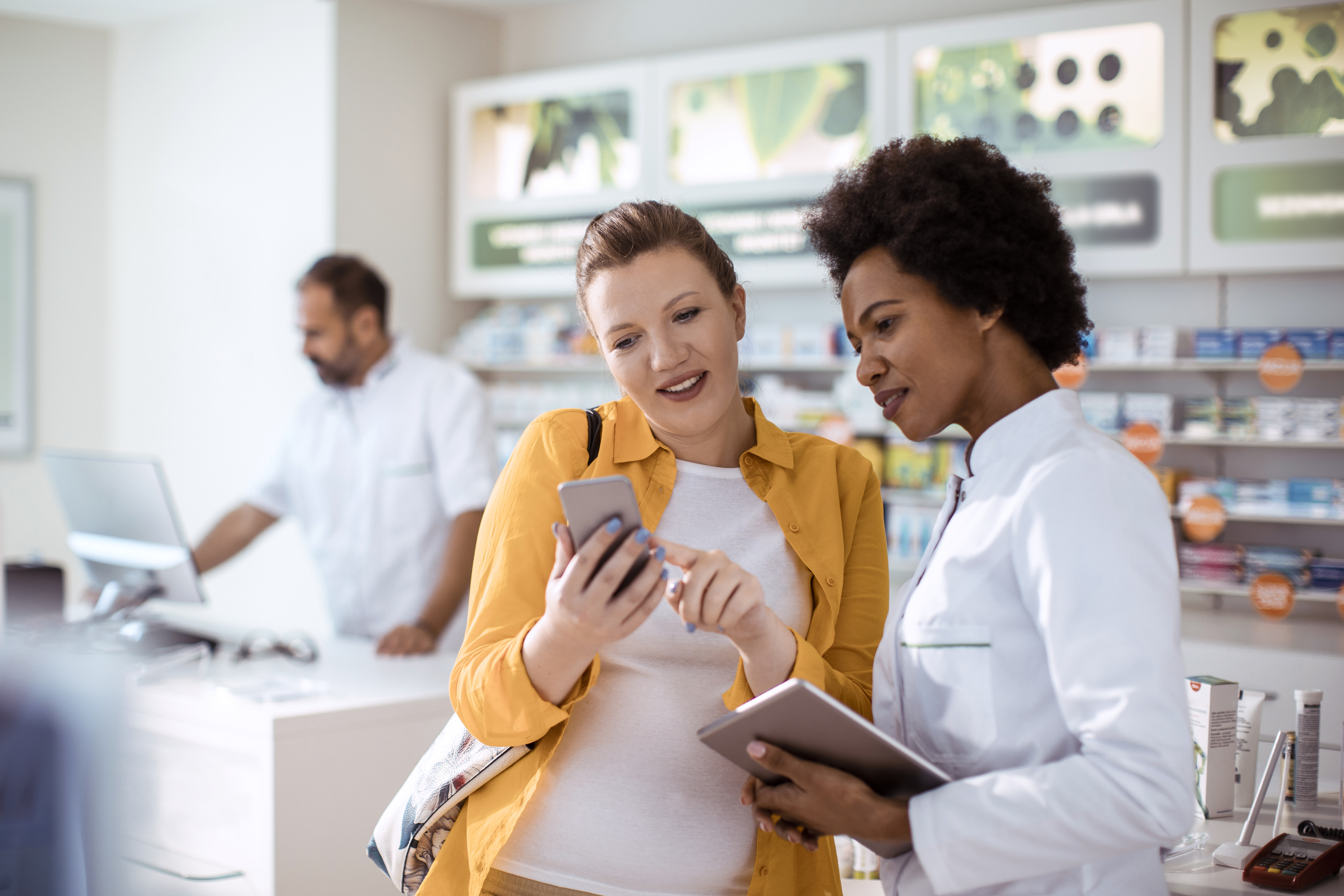 patient-pharmacist-on-phone